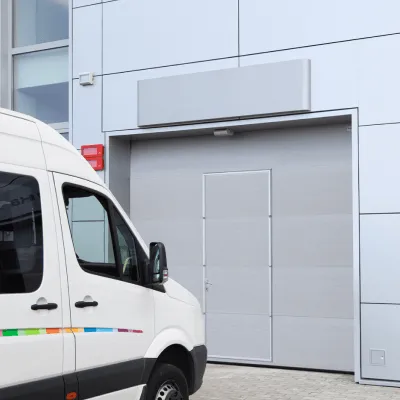 Промышленные ворота цвета серебристый металлик