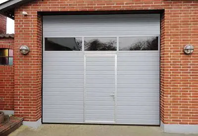 Гаражные секционные ворота с калиткой серии Nova