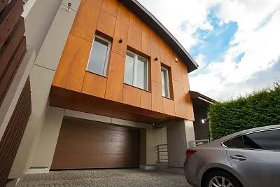 Теплые гаражные ворота серии Nova